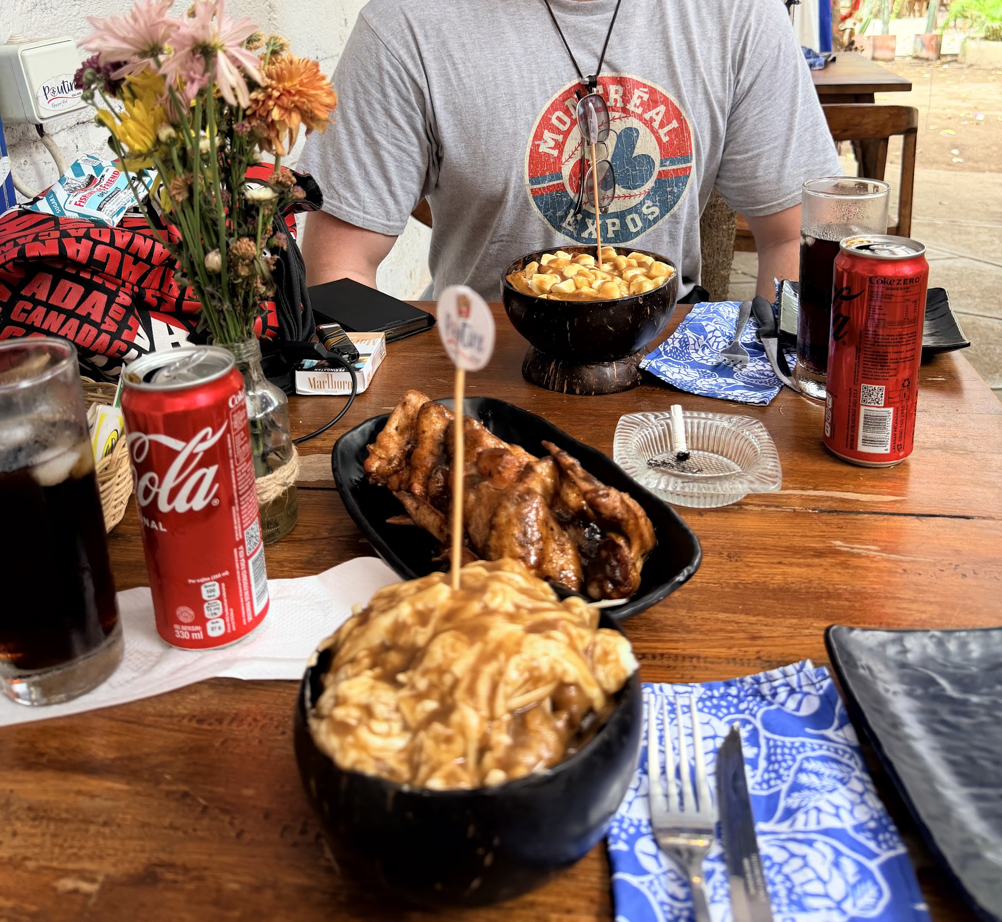 Poutine Gili Air - Table spread #4