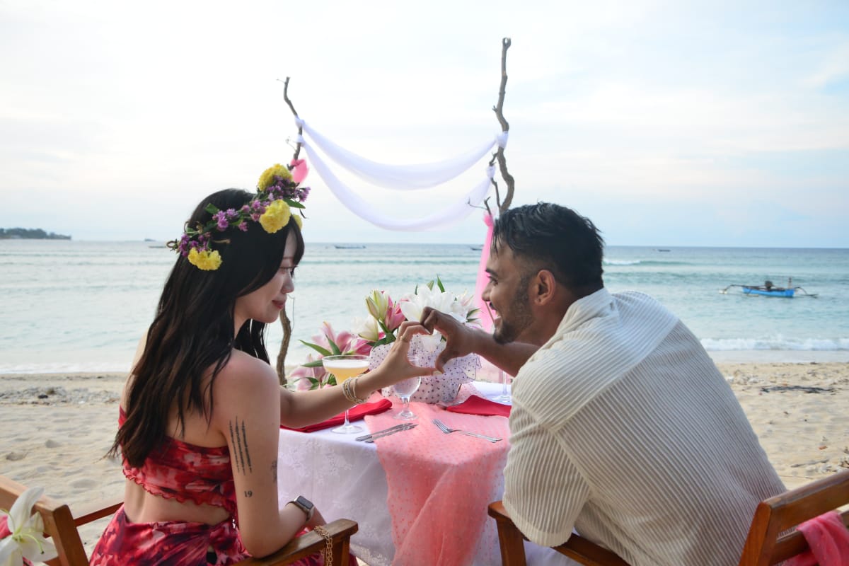 Poutine Gili Air - Romantic dinner setup